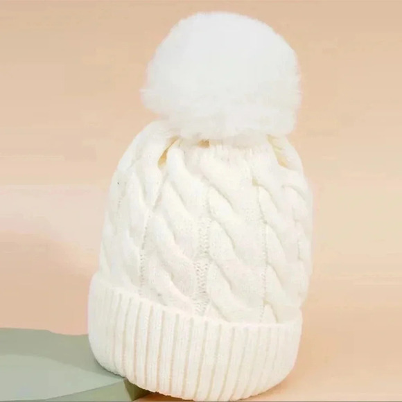 1 LEFT! Cable Knit Cream Beanie With Faux Fur Pom Hat - Picture 1 of 4